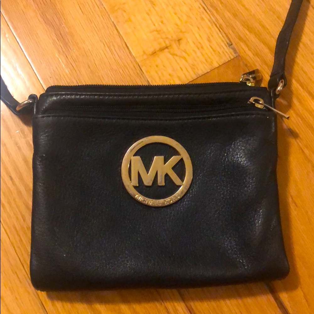 Michael Kors cross body medium size purse